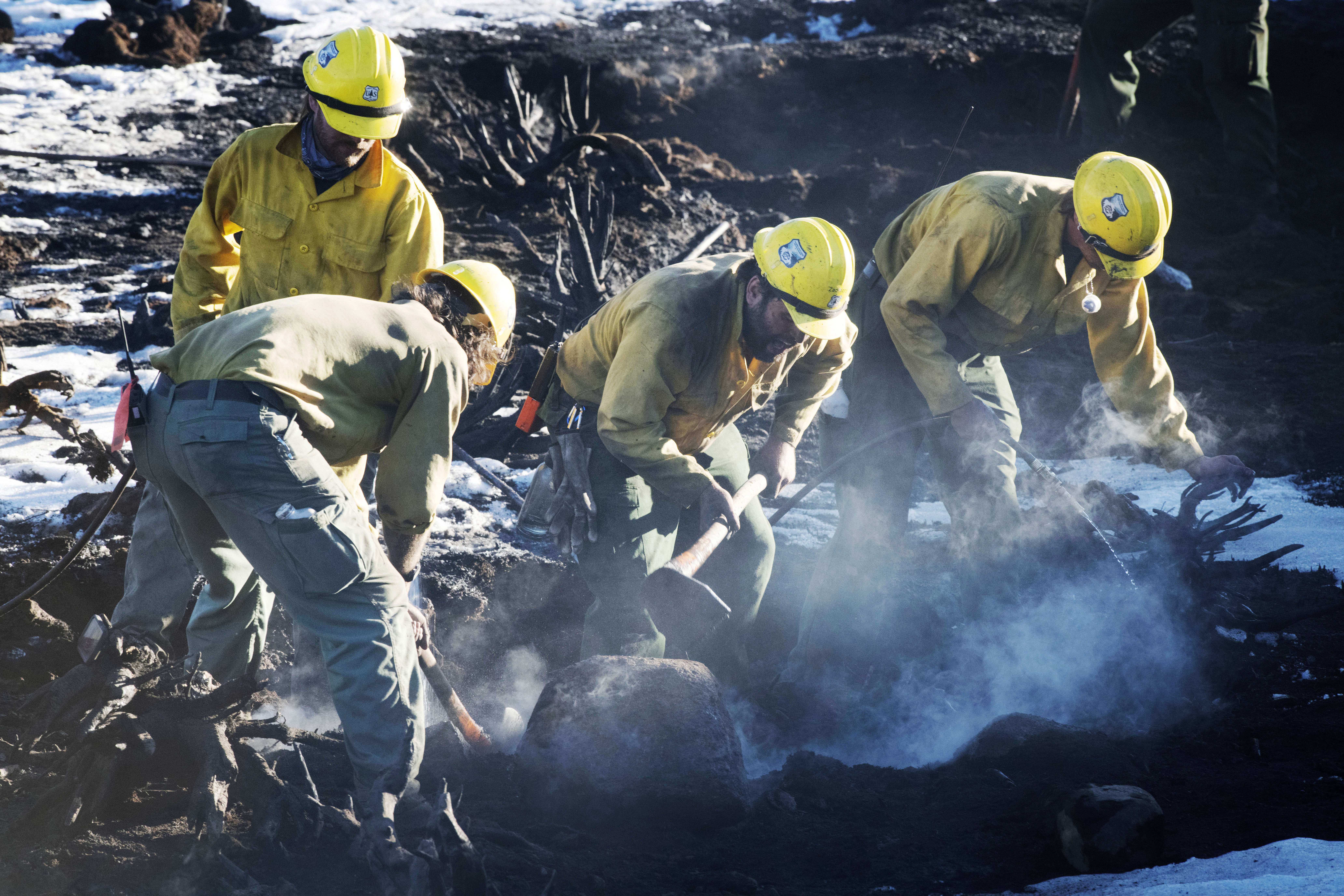 U.S. seeks to bolster firefighter ranks by boosting pay and benefits as  wildfires increase - The Colorado Sun