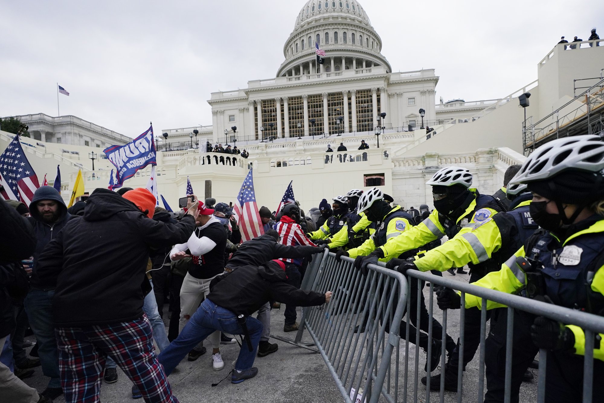 Colorado geophysicist accused in U.S. Capitol riot tried to flee to ...