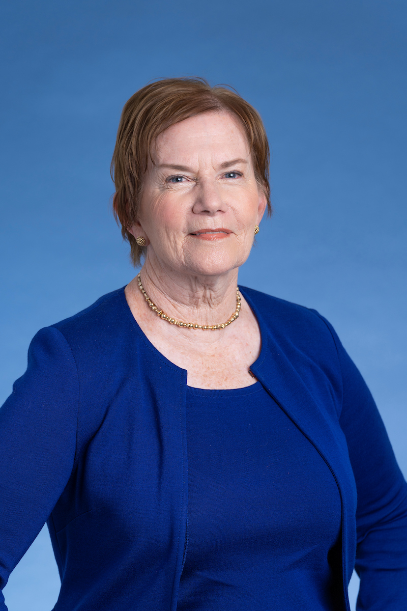 A headshot of Donna Lynne