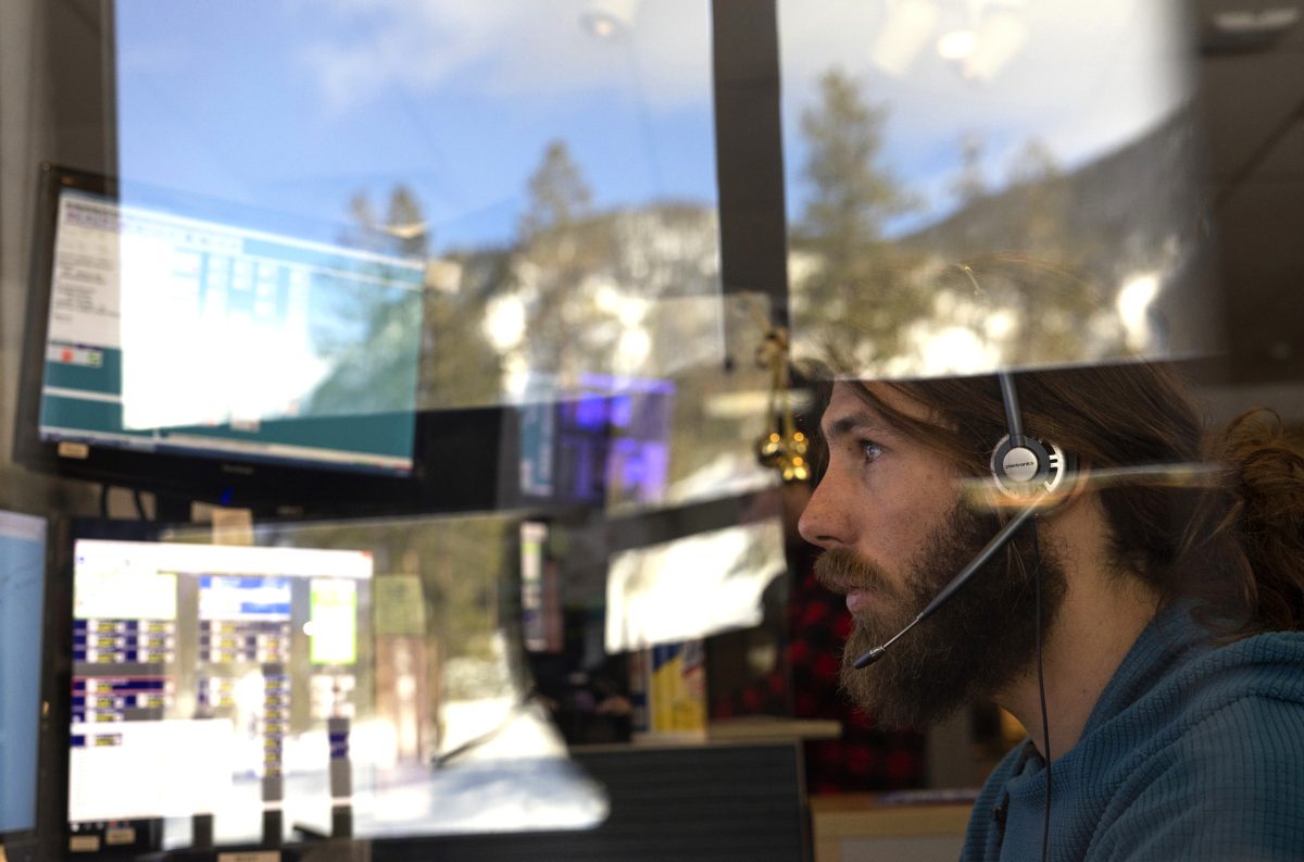 Colorado ski town emergency dispatch centers fielding dozens of automated 911 calls from skier iPhones