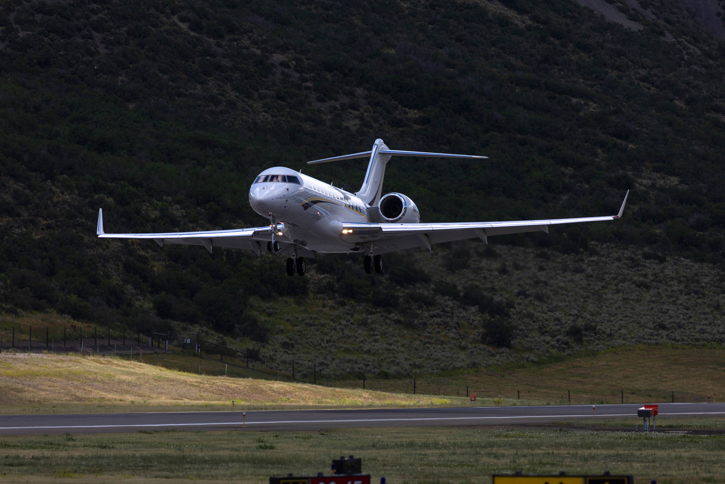 Aspen-Pitkin County Airport reopens after law enforcement responds to unspecified threat
