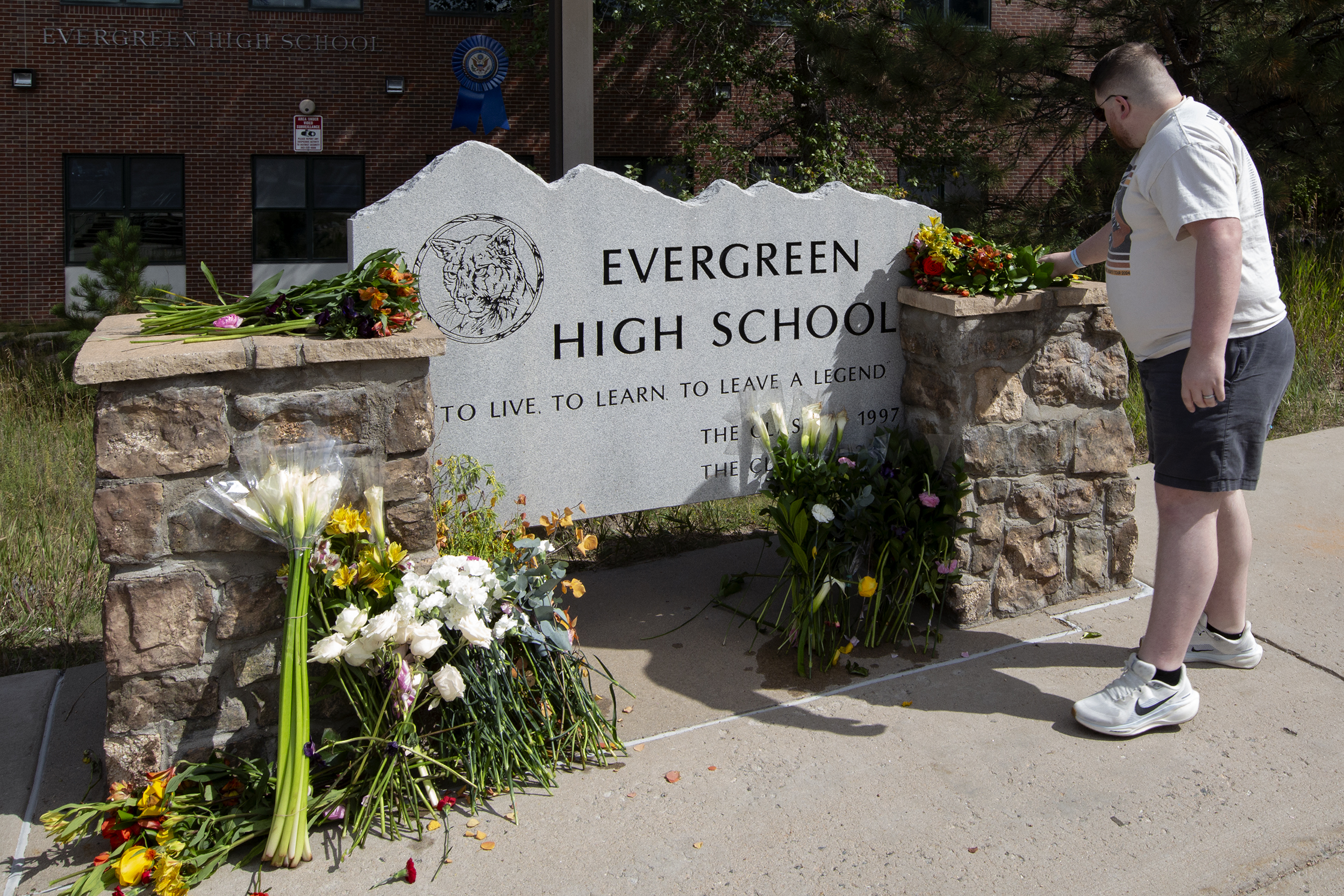 How the shooting at Evergreen High School unfolded, moment by moment