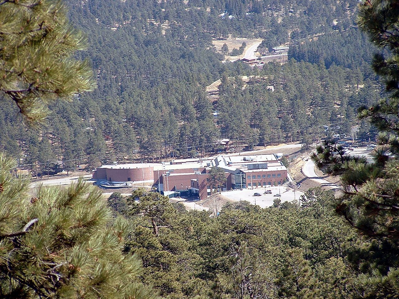 At least 2 students shot at Evergreen High School, Jefferson County Sheriff’s Office says