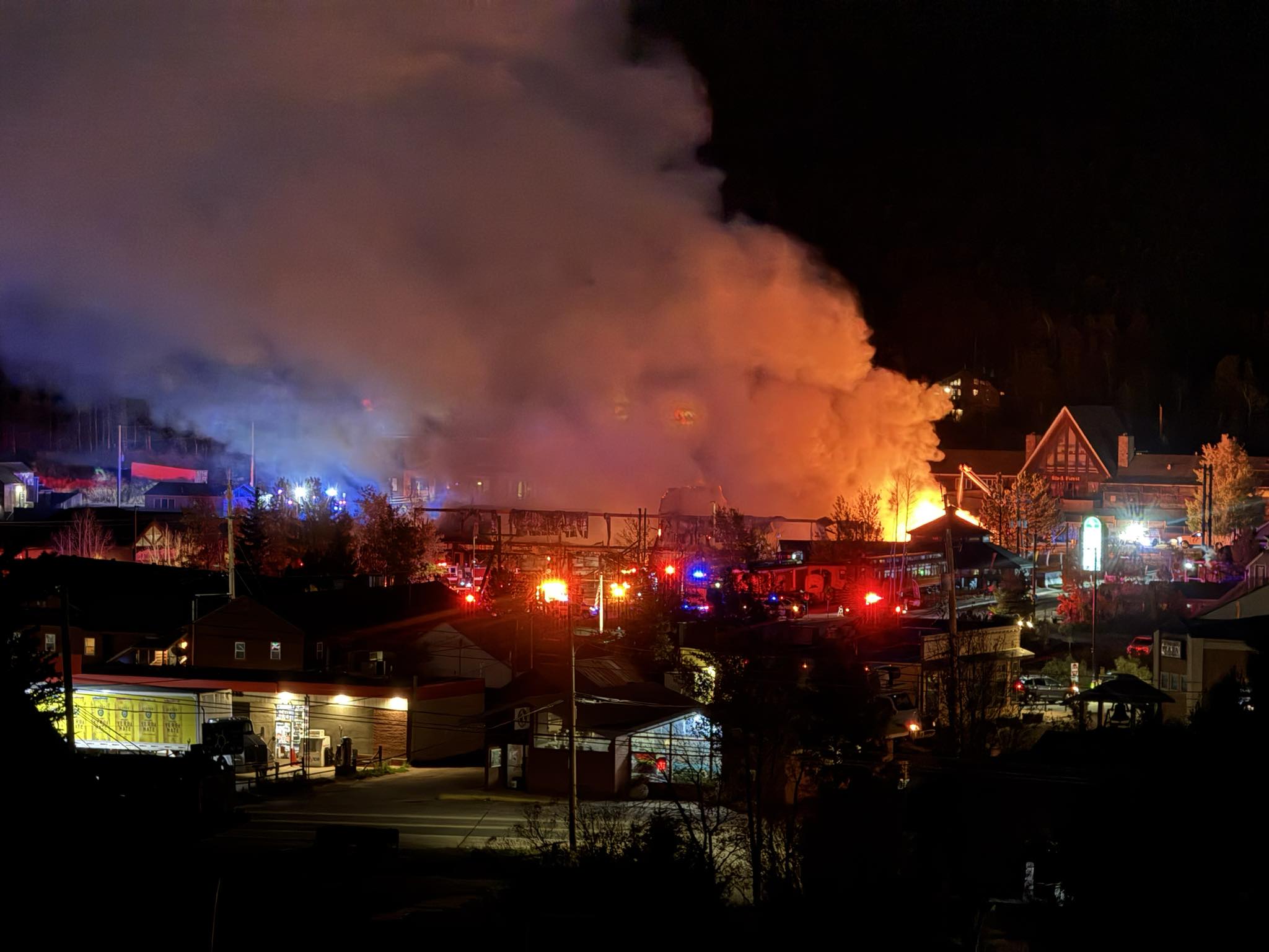 Nederland shopping center that anchors town is on fire