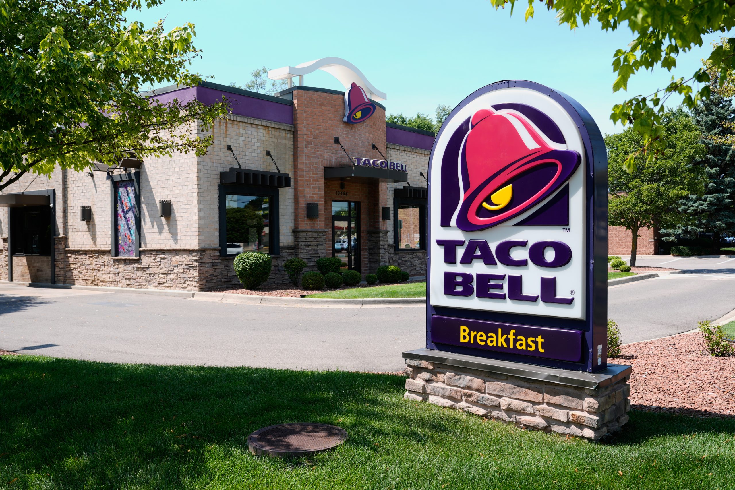 Lettuce at Taco Bell in 5 states confirmed as a source of diarrhea-causing paras...