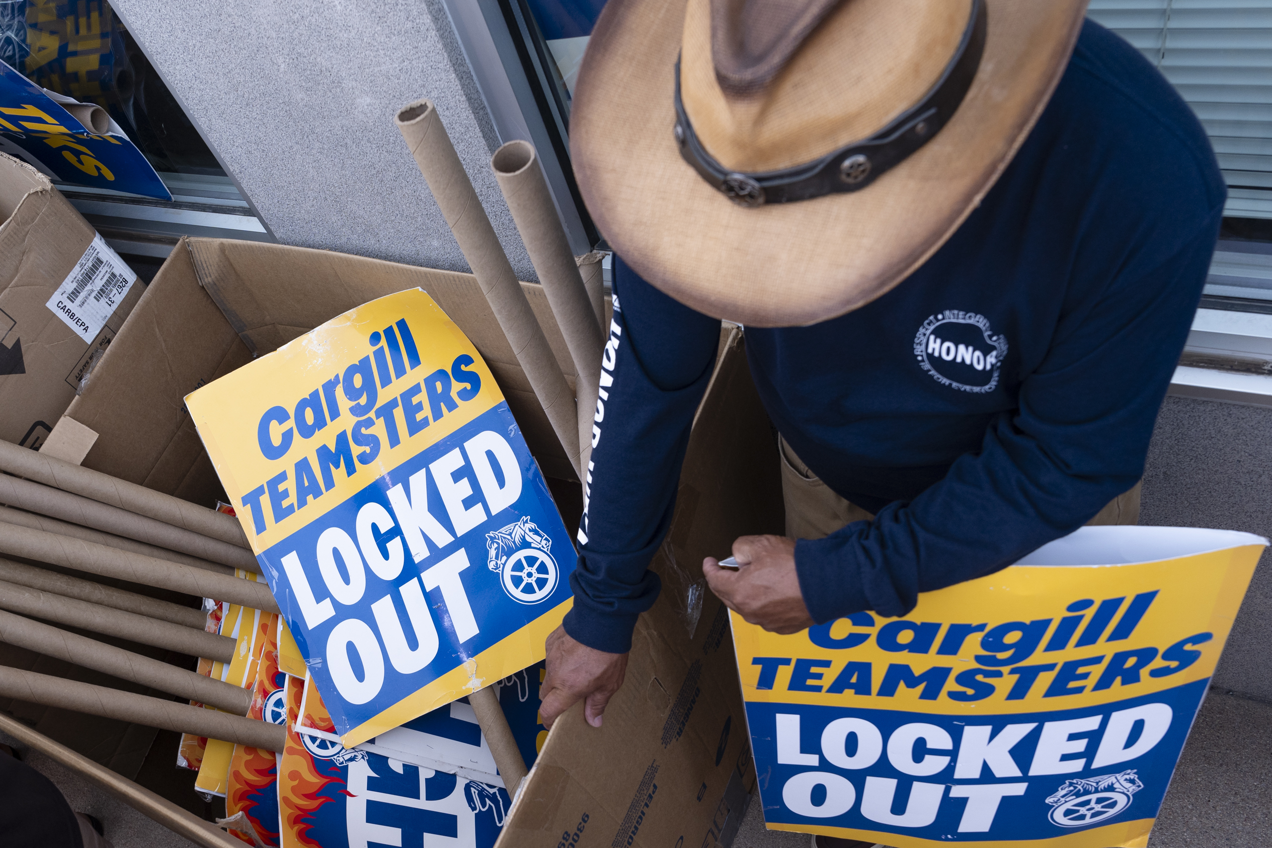 Fort Morgan meatpackers vote “yes” on Cargill contract to end 88-day labor lockout