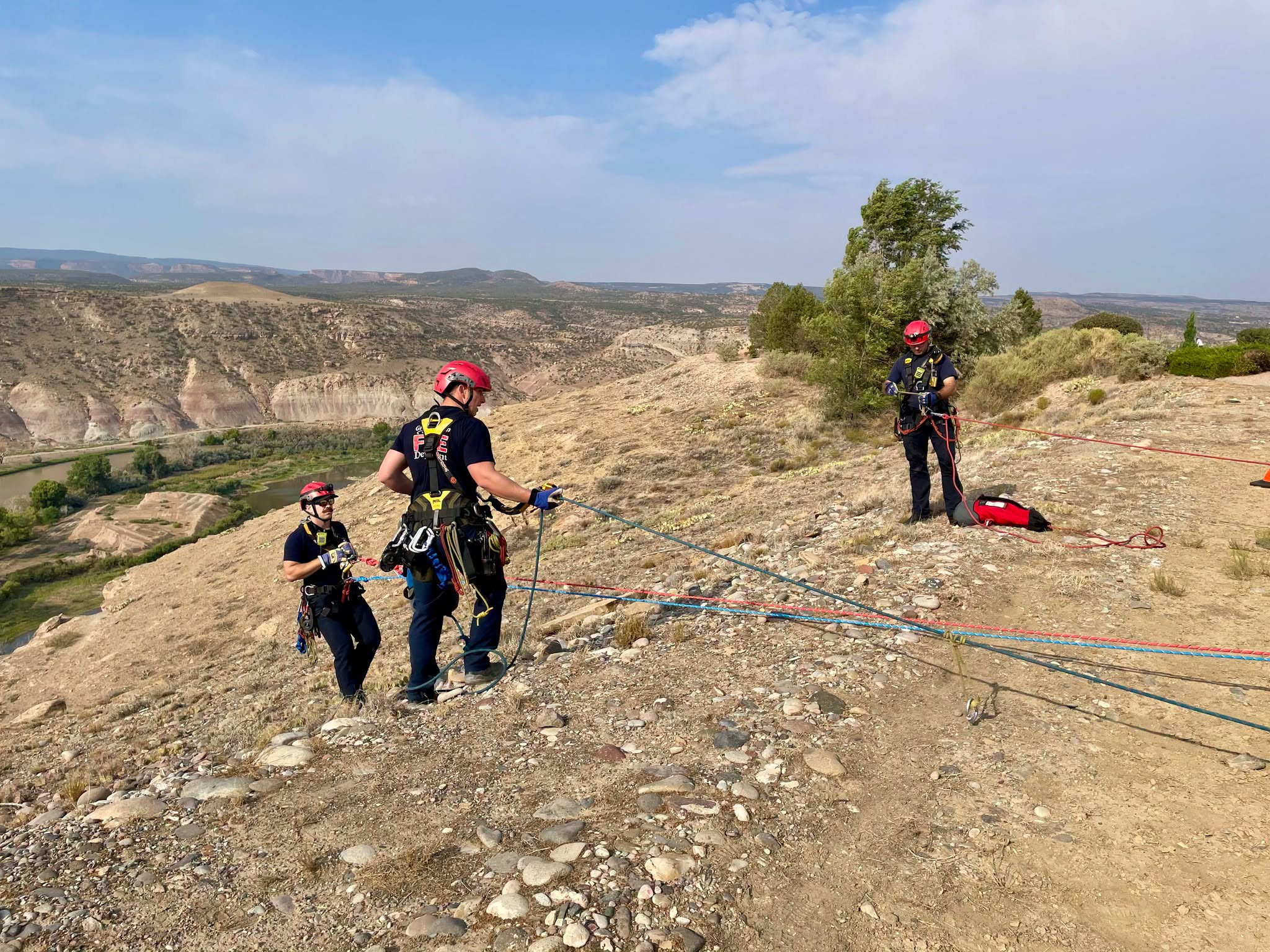 5 young people dead after car drives off cliff in Grand Junction, police say
